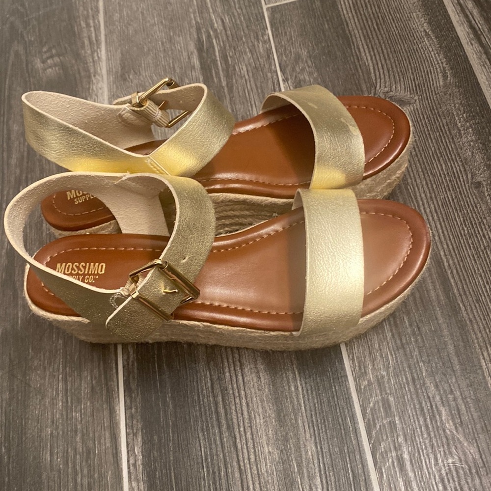 Mossimo gold platforms— like new